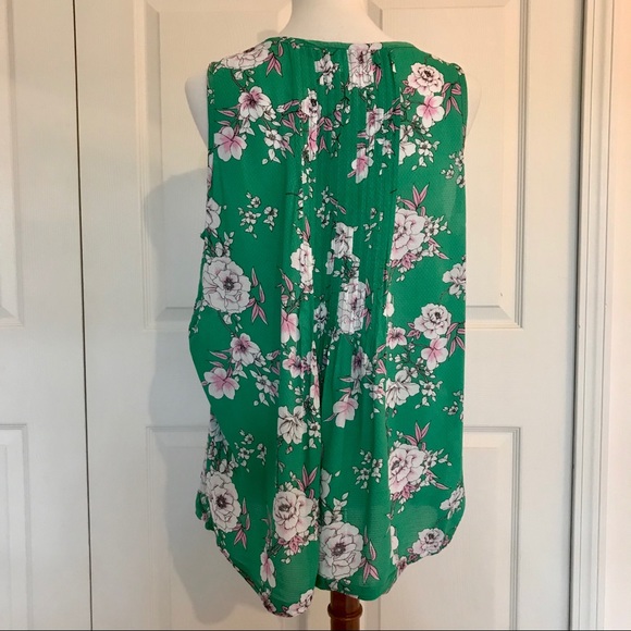 ❌SOLD❌Torrid Sleeveless Floral Pleated Top - Picture 6 of 9